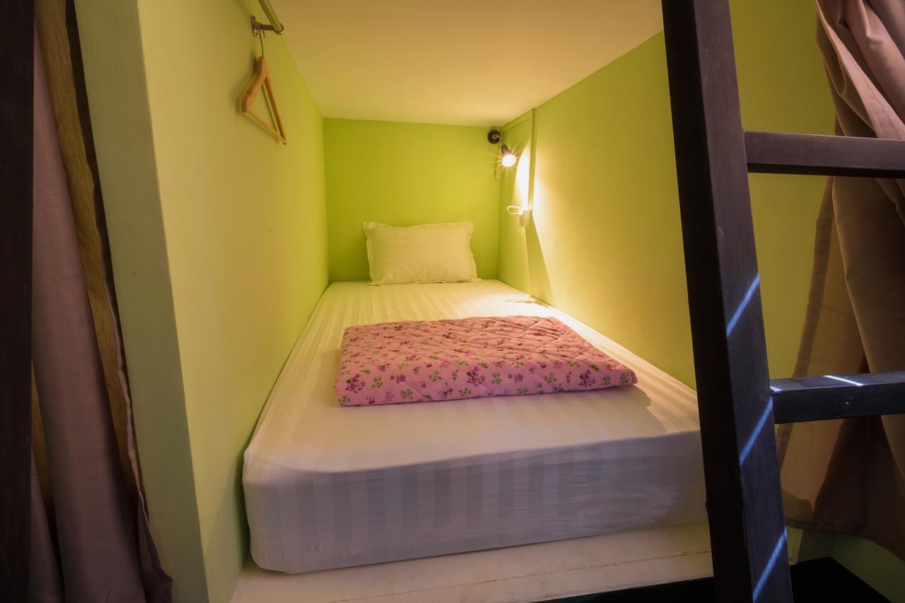 Little Monkey Hostel Янгон Экстерьер фото
