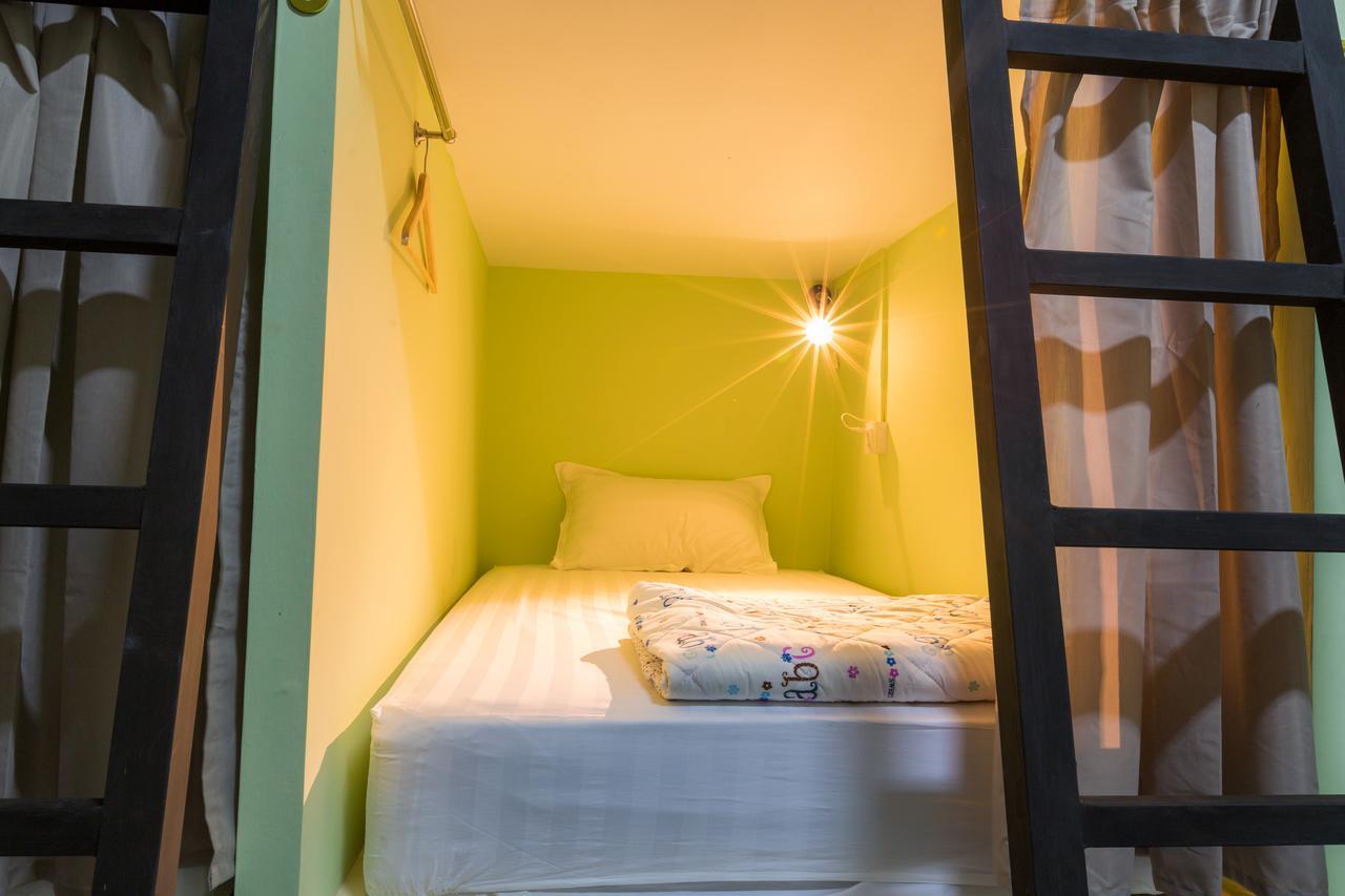 Little Monkey Hostel Янгон Экстерьер фото