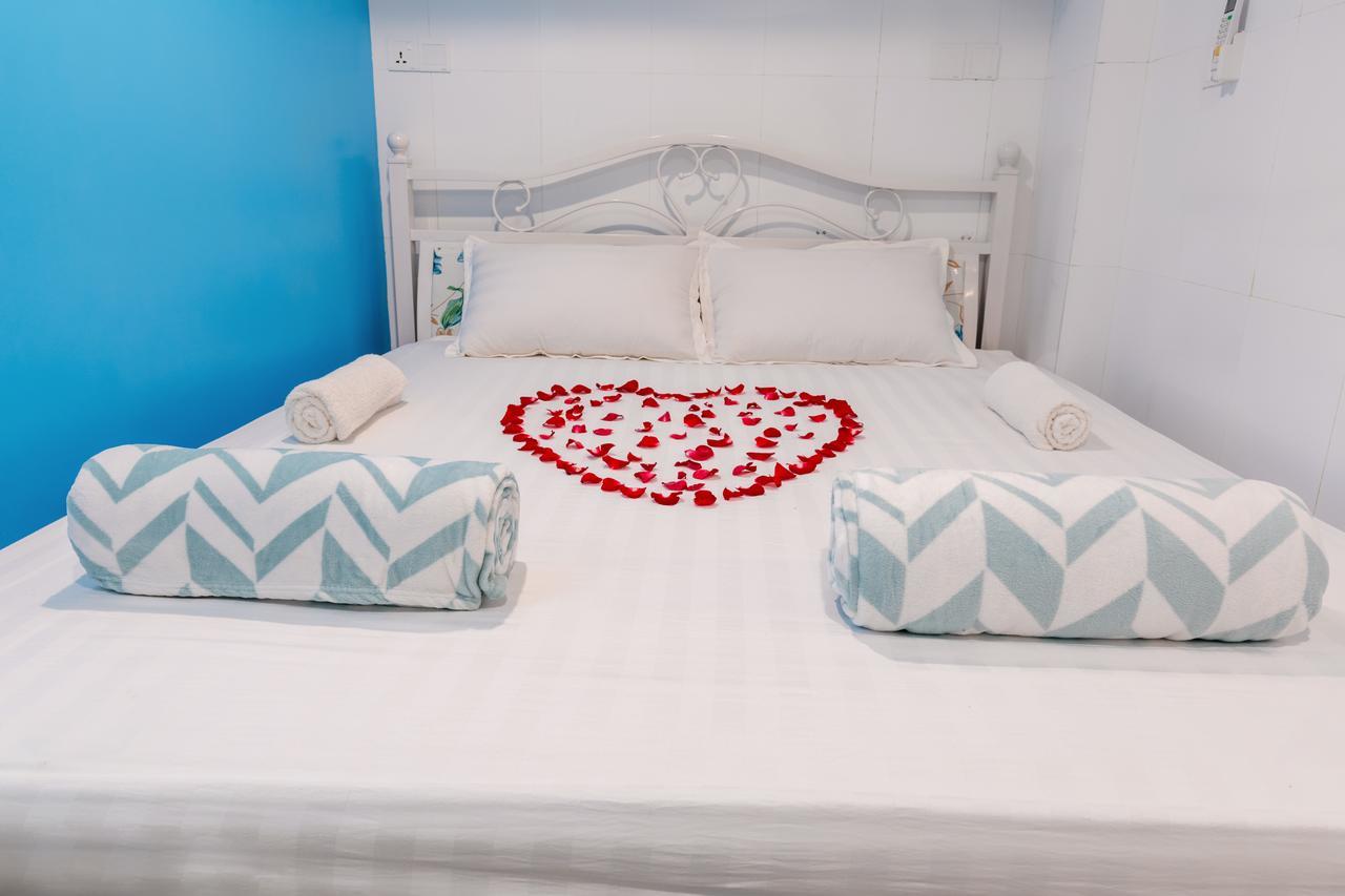 Little Monkey Hostel Янгон Экстерьер фото
