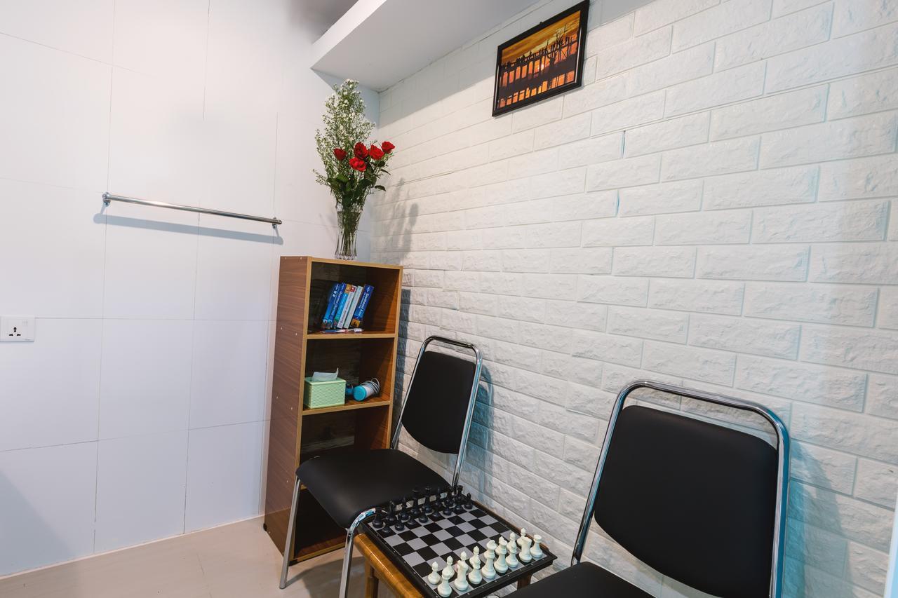 Little Monkey Hostel Янгон Экстерьер фото