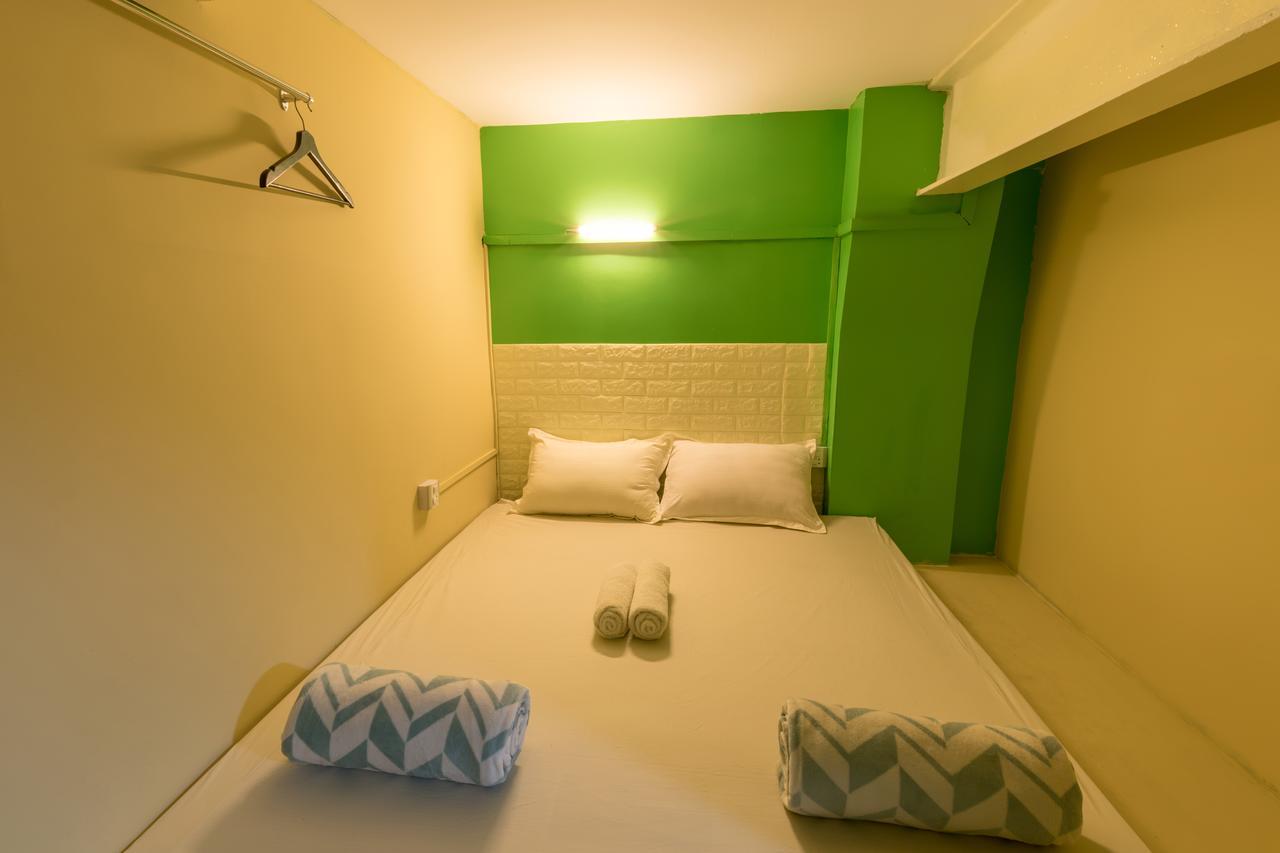 Little Monkey Hostel Янгон Экстерьер фото