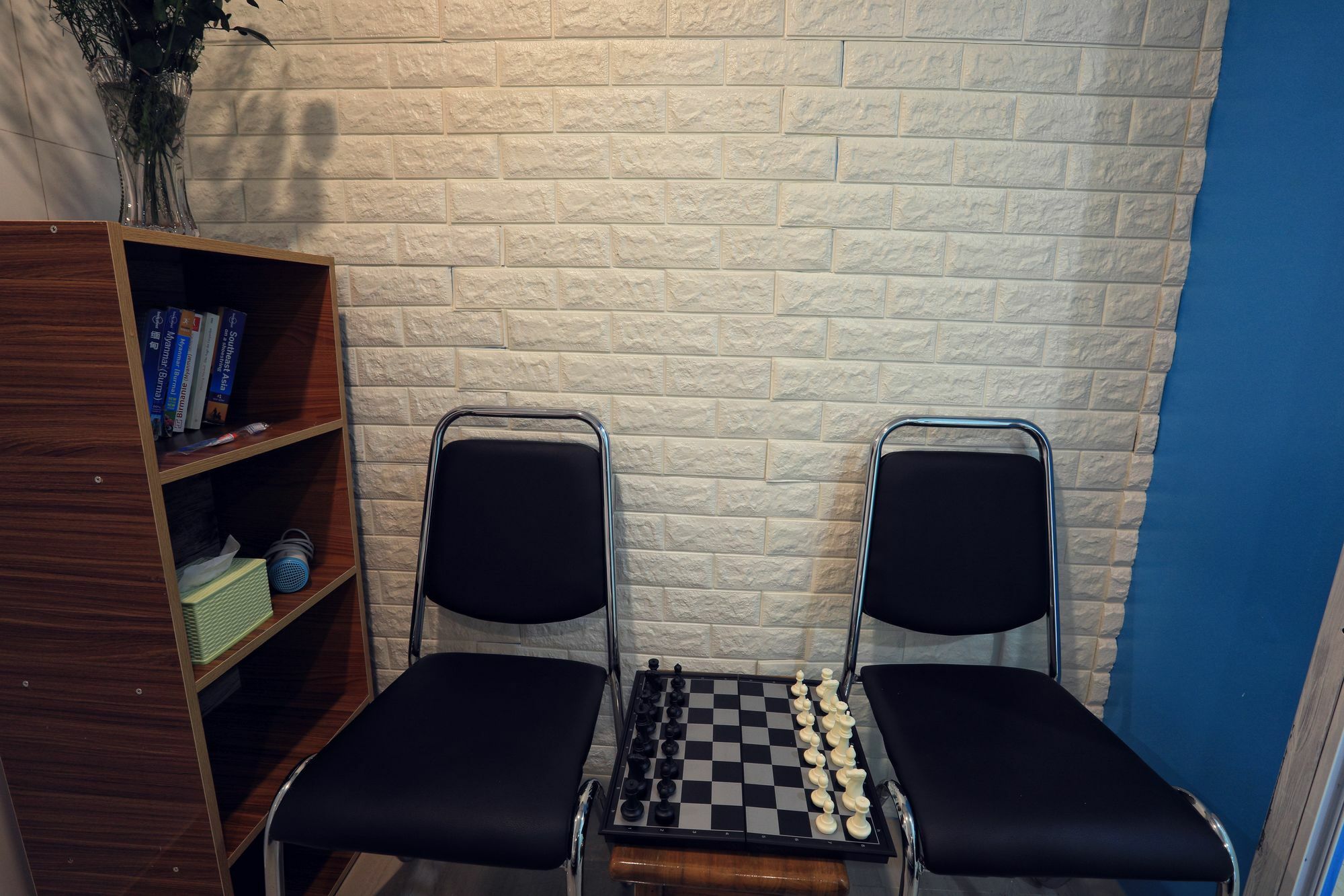 Little Monkey Hostel Янгон Экстерьер фото