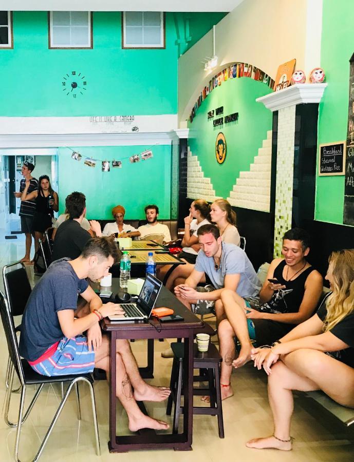 Little Monkey Hostel Янгон Экстерьер фото